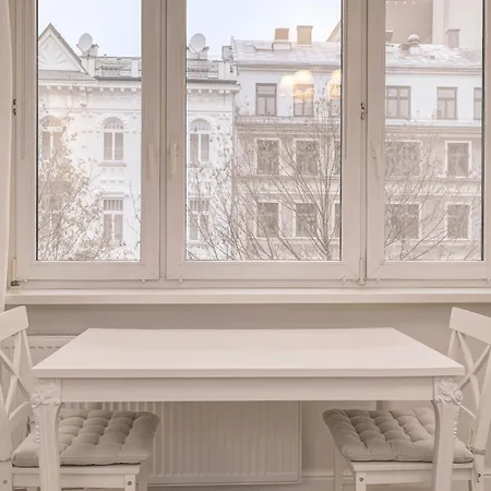 Apartment Chmielna 27 By Nyx